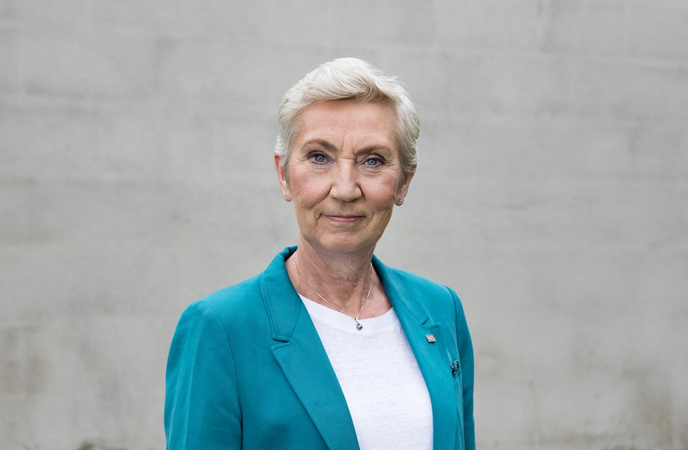 LO-leder Peggy Hessen Følsvik støtter Støre og regjeringen men mangler hun støtte hos sine egne medlemmer? Foto: Trond Isaksen/LO 