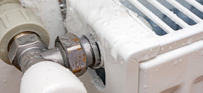 If advarer mot strømsparing som kan gi frostskader som ikke dekkes av forsikringen.