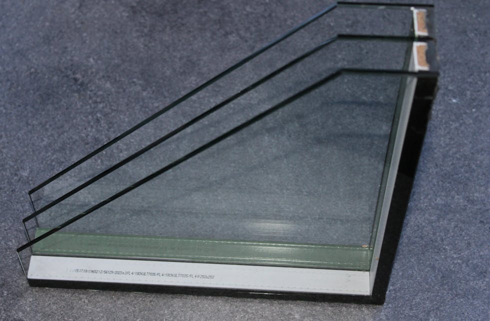 Snitt av tre-lags glasspakke 48 mm og U-verdi 0,48. Bilde: ENEFF