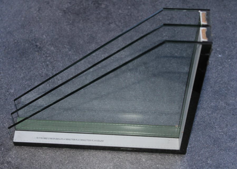 Snitt av tre-lags glasspakke 48 mm og U-verdi 0,48. Bilde: ENEFF