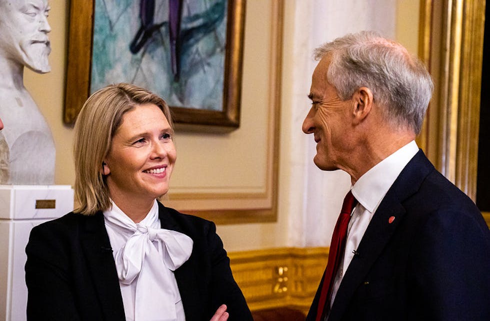 Sylvi Listhaug i samtale med Jonas Gahr Støre ved en tidligere anledning.