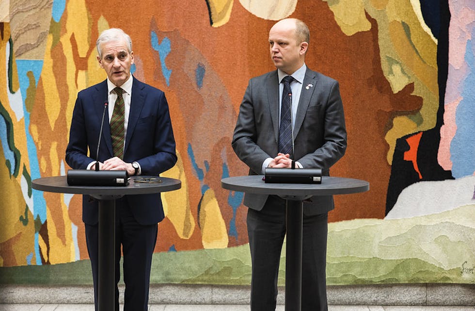 Statsminister Jonas Gahr Støre (A) og finansminister Trygve Slagsvold Vedum (Sp) møter i en tidligere pressekonferanse.Foto: Peter Mydske/Stortinget