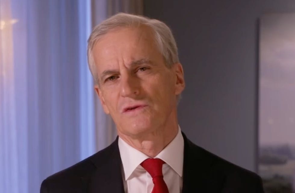 Statsminister Jonas Gahr Støre har nå fått en vanskelig utvalgsrapport på bordet midt i valgkampen.
