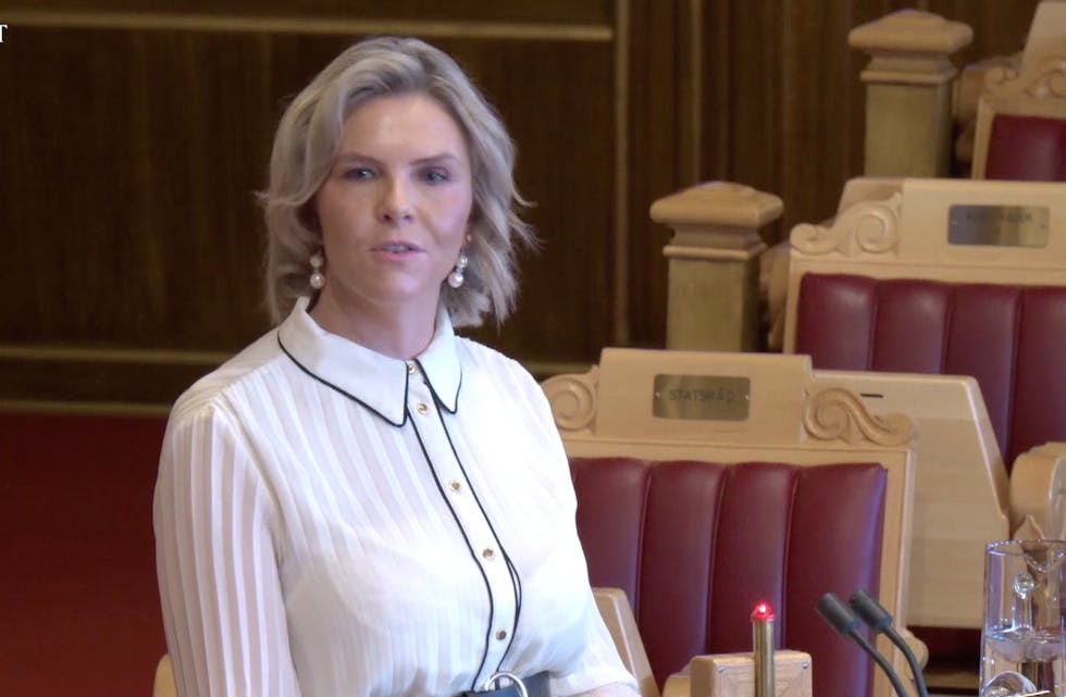 Sylvi Listhaug på måtte på Stortingets talerstol i dag redegjøre for Frp sitt standpunkt til EU`s energimarkedspakke 4.